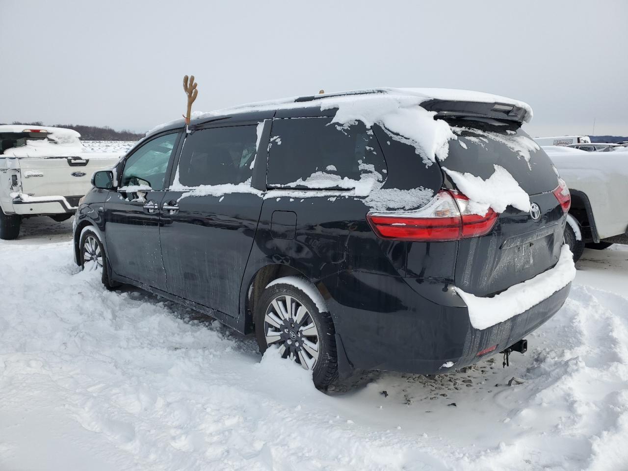 2019 Toyota Sienna VIN 5TDDZ3DC7KS225092 Copart auction photo, front end damage thumbnail 2