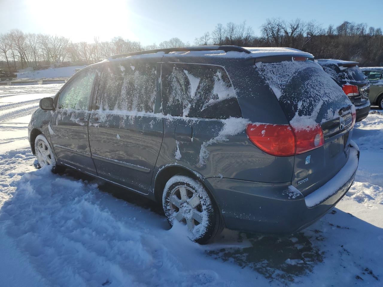 2009 Toyota Sienna VIN 5TDZK23C49S242061 Copart auction photo, minor dent/scratches damage thumbnail 2