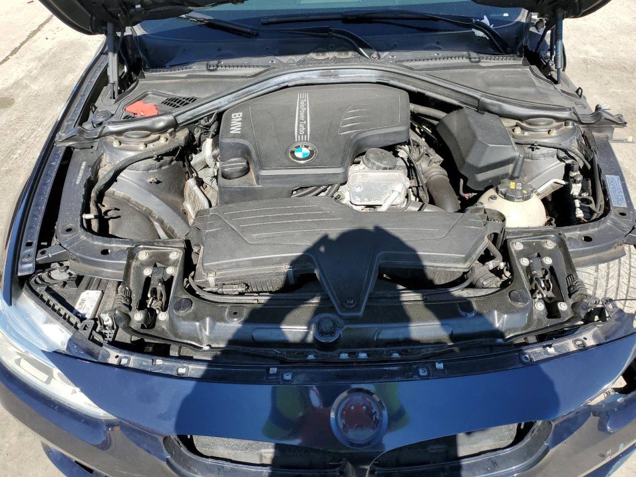 2016 BMW 3er VIN WBA8E3G5XGNT26325 Copart auction photo, front end damage thumbnail 11