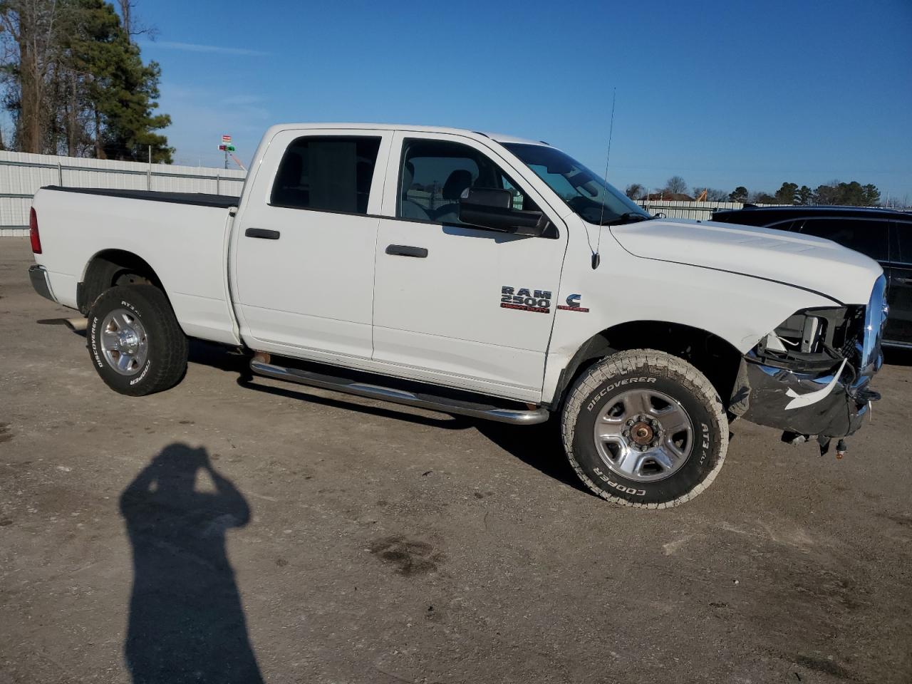 2015 RAM 2500 VIN 3C6UR5CL9FG544549 Copart auction photo, front end damage thumbnail 4