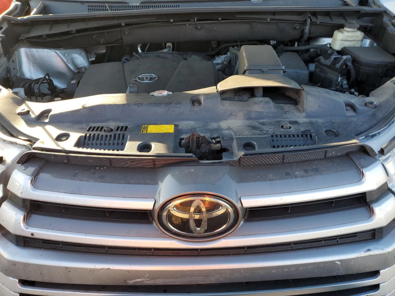 2018 Toyota Highlander VIN 5TDJZRFH4JS529736 Copart auction photo, front end / side damage thumbnail 12