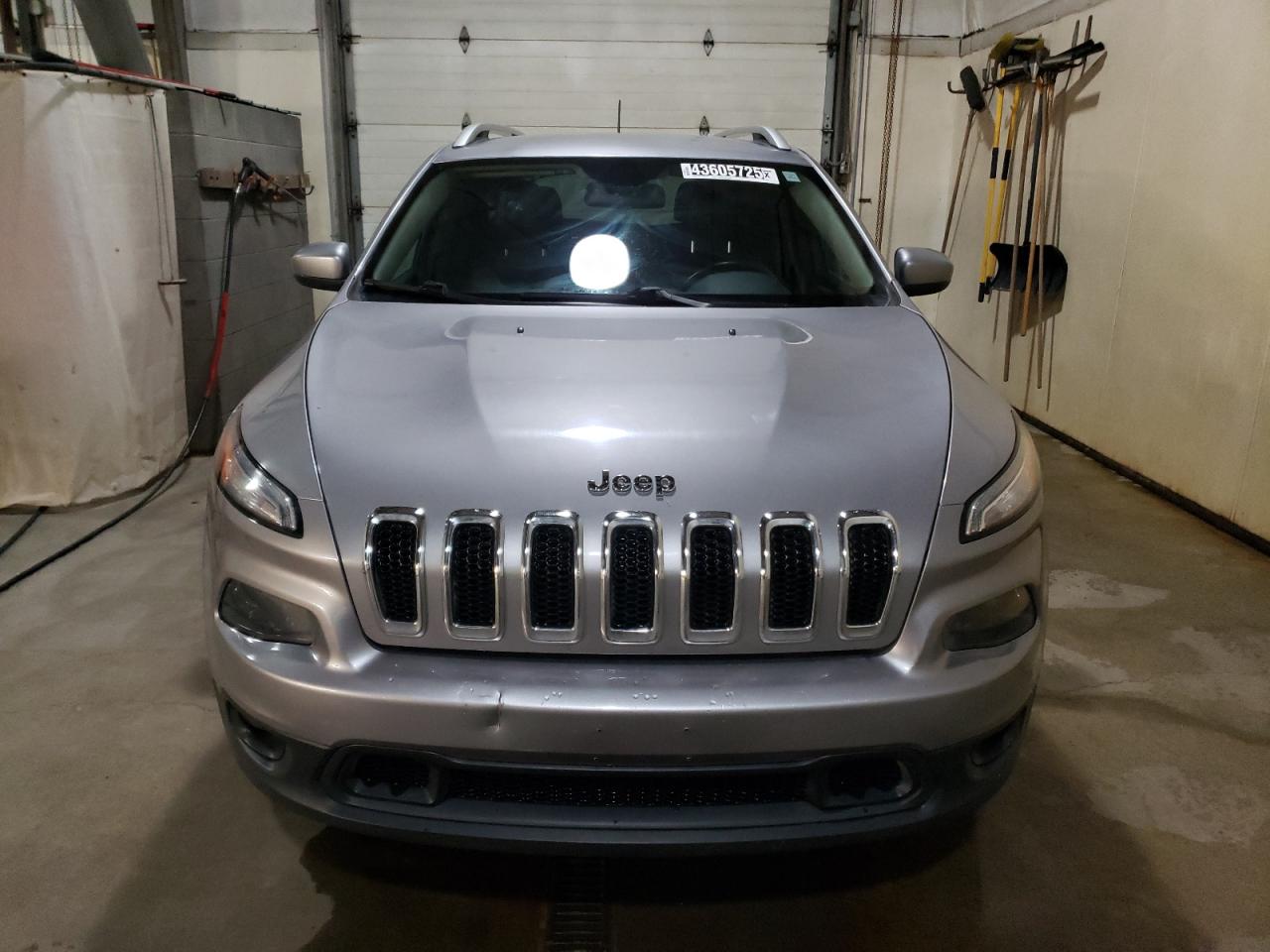 2018 Jeep Grand Cherokee VIN 1C4PJMLB5JD567735 Copart auction photo, minor dent/scratches damage thumbnail 5