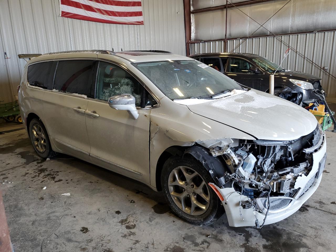 2017 Chrysler Pacifica VIN 2C4RC1GGXHR591804 Copart auction photo, front end damage thumbnail 4