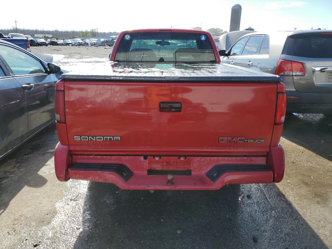 1997 GMC Sonoma VIN 1GTCS19XXVK506122 Copart auction photo, side damage thumbnail 6