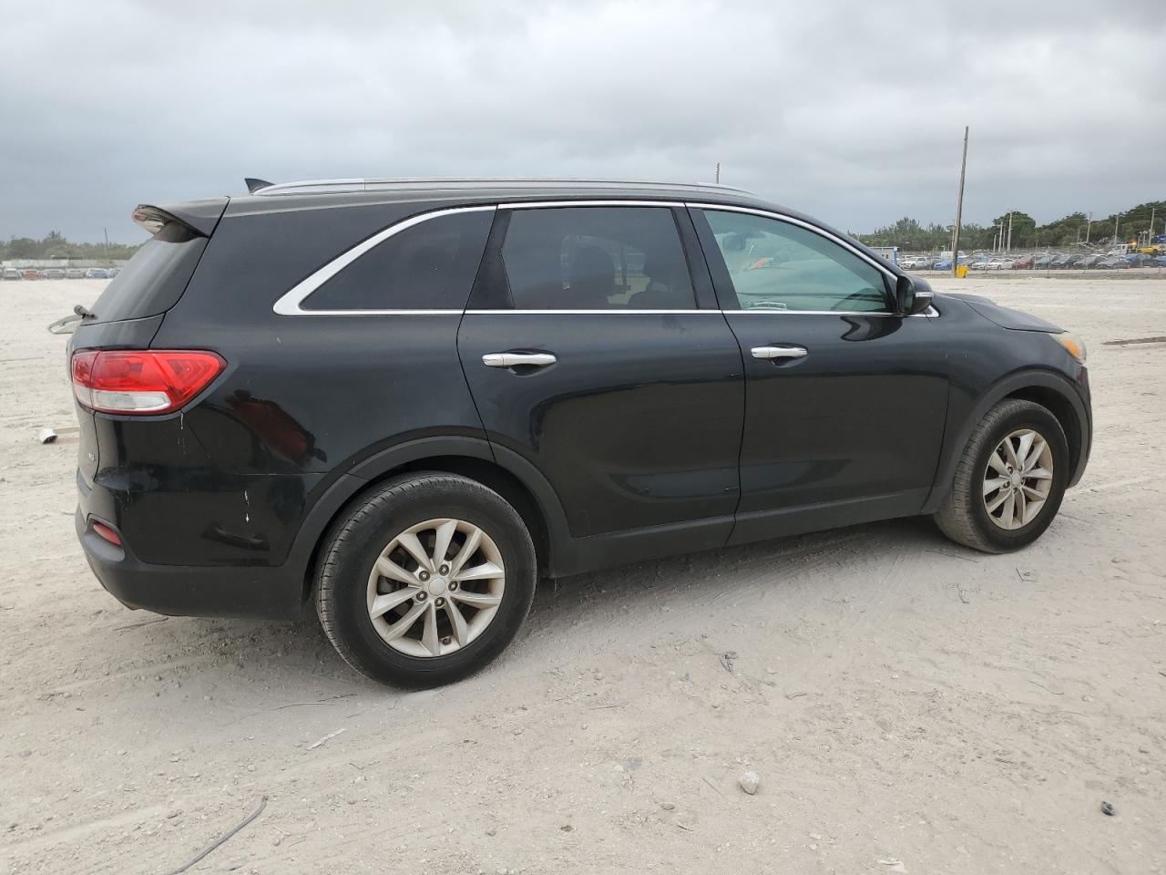 2017 KIA Sorento VIN 5XYPG4A59HG272595 Copart auction photo, side / minor dent/scratches damage thumbnail 3