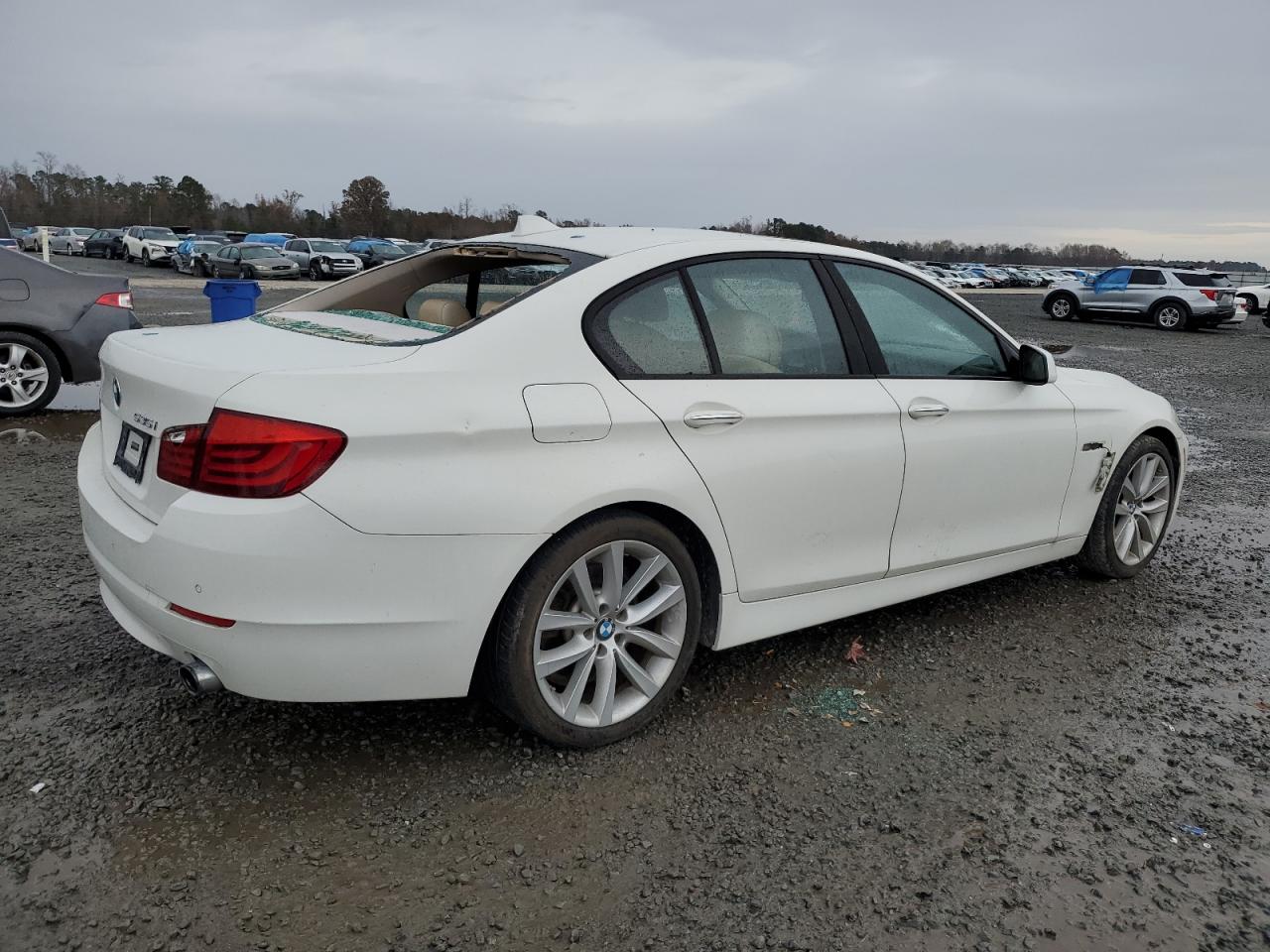 2011 BMW 5er VIN WBAFR7C57BC605681 Copart auction photo, vandalism / top/roof damage thumbnail 3