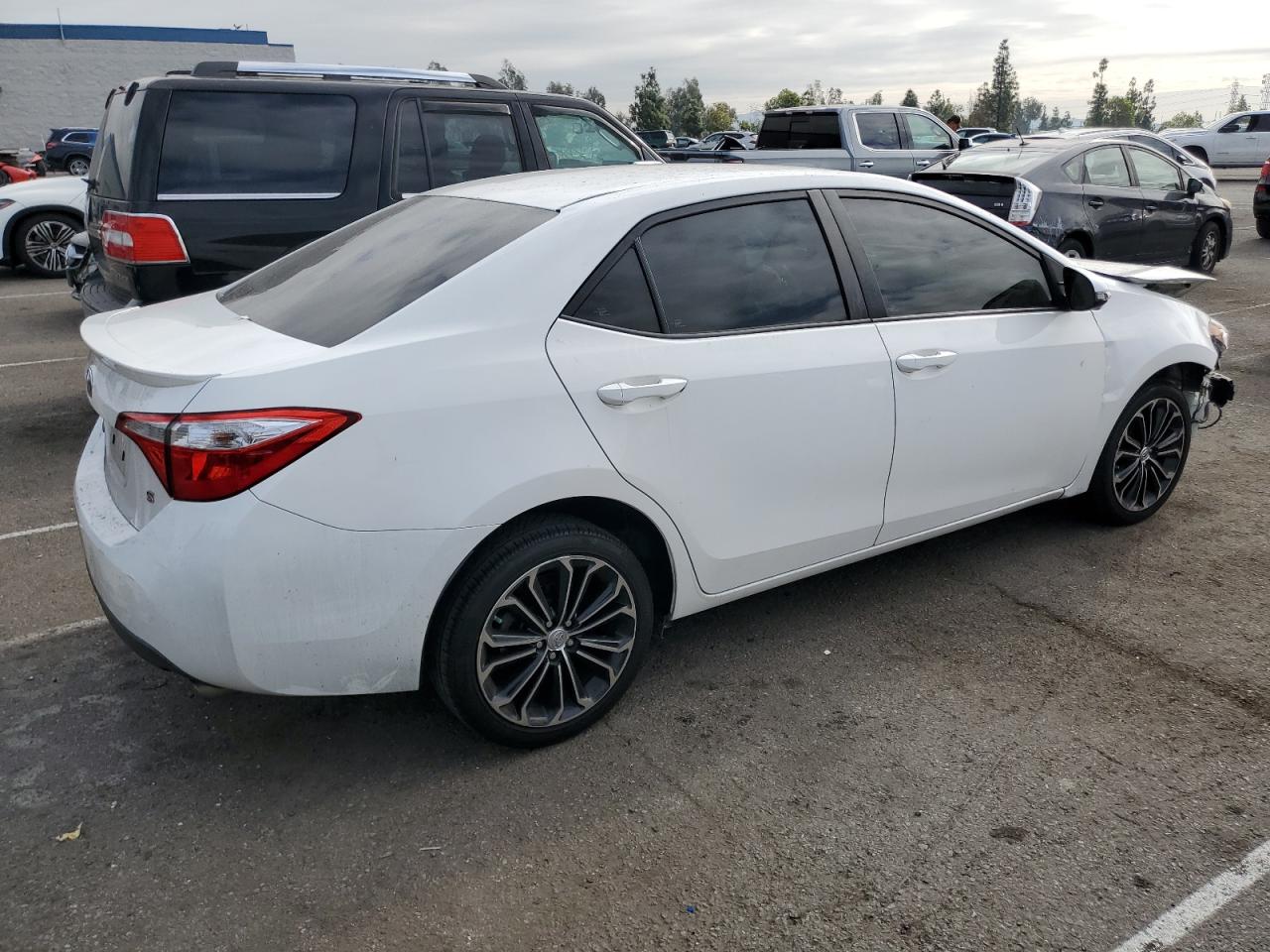 2016 Toyota Corolla VIN 5YFBURHE0GP379468 Copart auction photo, front end damage thumbnail 3