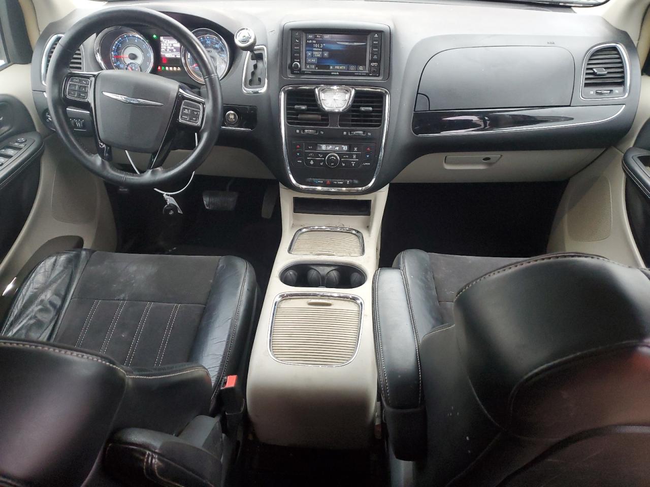 2014 Chrysler Town & Country VIN 2C4RC1CG4ER424596 Copart auction photo, front end damage thumbnail 8