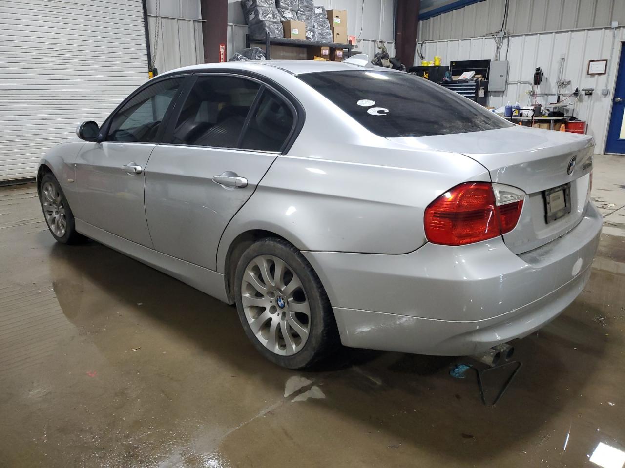 2007 BMW 3er VIN WBAVC93537KZ70168 Copart auction photo, side / front end damage thumbnail 2
