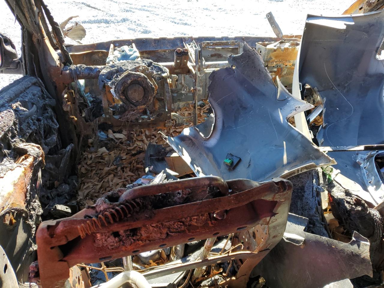 2015 Chrysler Town & Country VIN 2C4RC1BG5FR572761 Copart auction photo, burn damage thumbnail 8