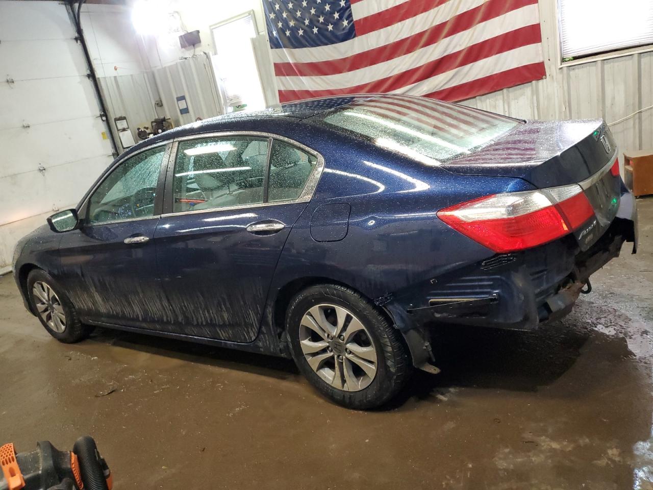 2015 Honda Accord VIN 1HGCR2F33FA056132 Copart auction photo, rear end / minor dent/scratches damage thumbnail 2