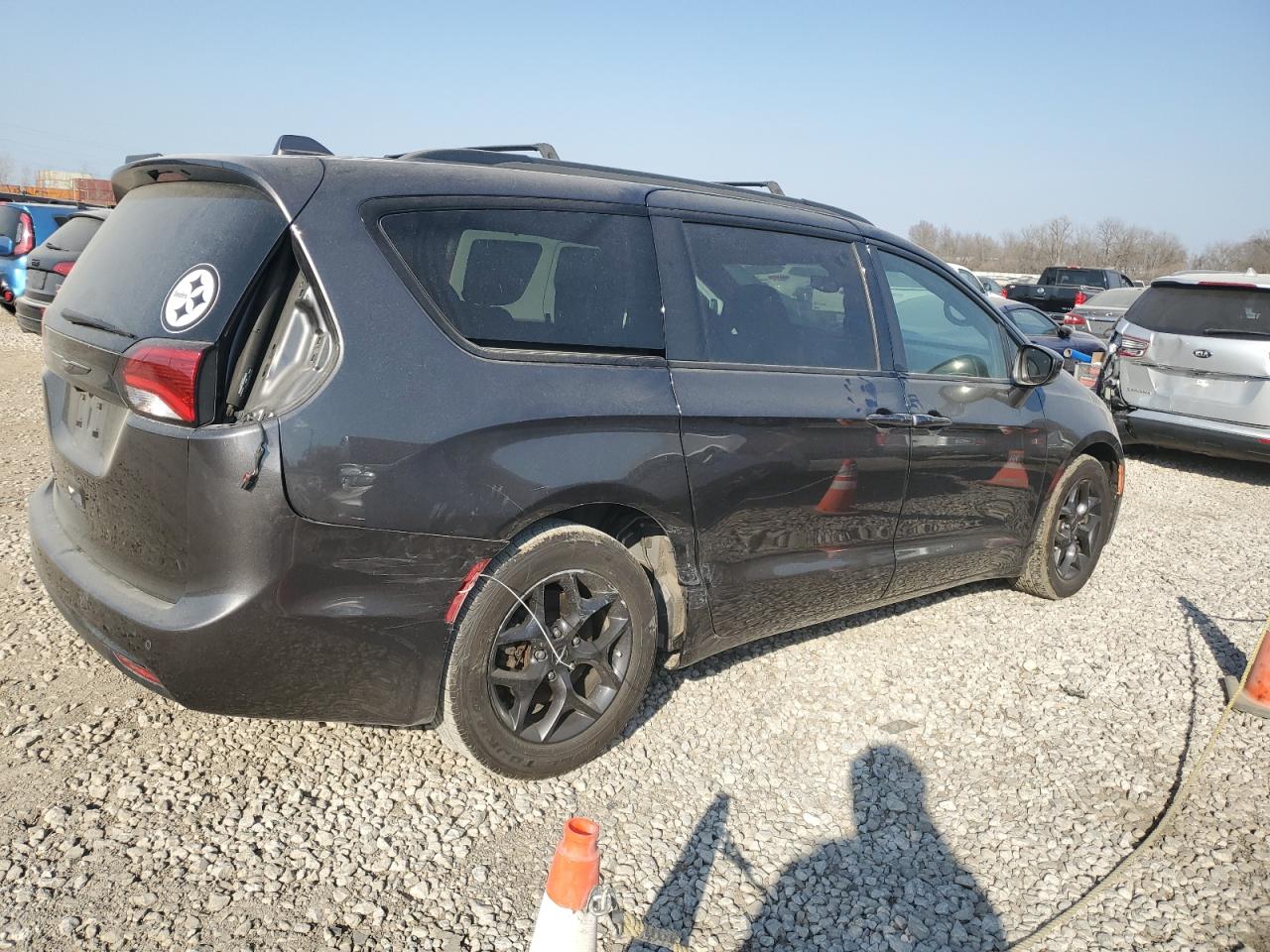 2018 Chrysler Pacifica VIN 2C4RC1BGXJR189133 Copart auction photo, rear end damage thumbnail 3