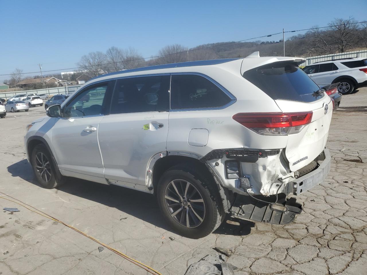 2018 Toyota Highlander VIN 5TDJZRFH6JS525154 Copart auction photo, rear end damage thumbnail 2