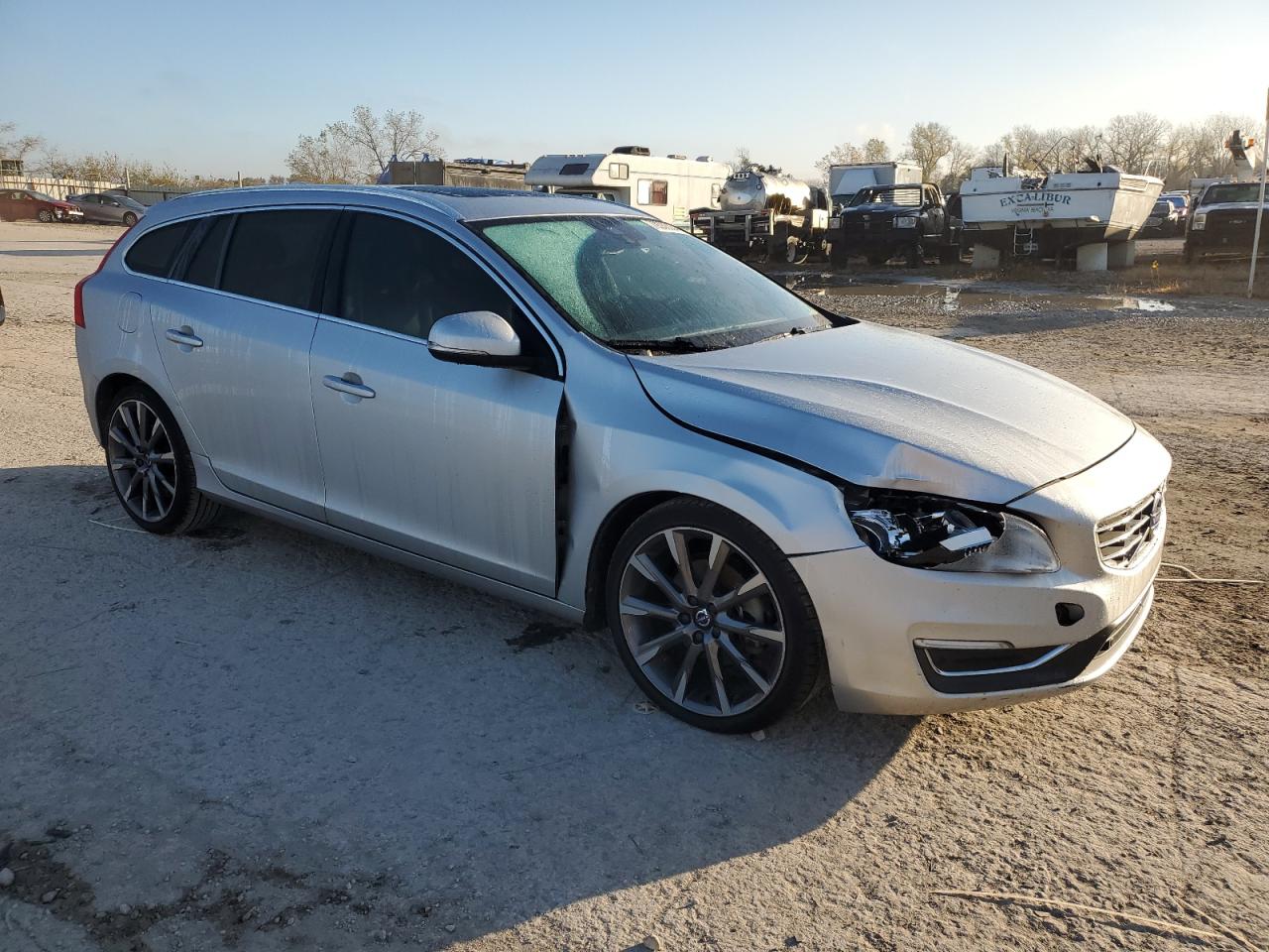 2015 Volvo V60 VIN YV140MEK6F1266526 Copart auction photo, front end / minor dent/scratches damage thumbnail 4