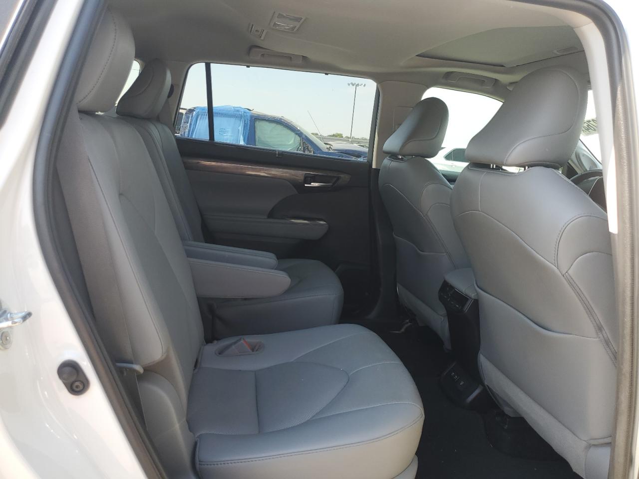 2021 Toyota Highlander VIN 5TDYZRAH9MS524204 Copart auction photo, front end damage thumbnail 11