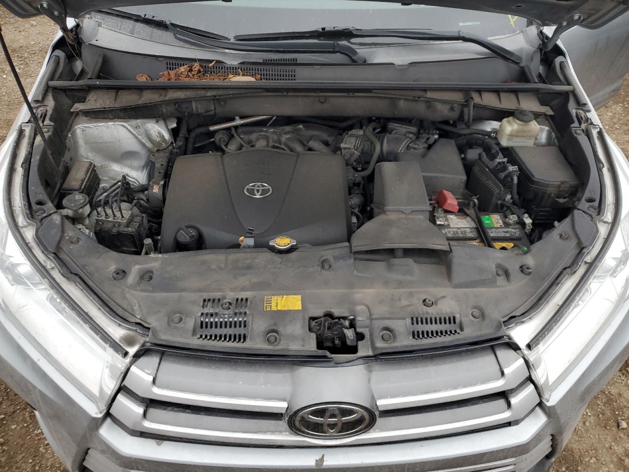 2017 Toyota Highlander VIN 5TDJZRFH3HS510153 Copart auction photo, side / minor dent/scratches damage thumbnail 11