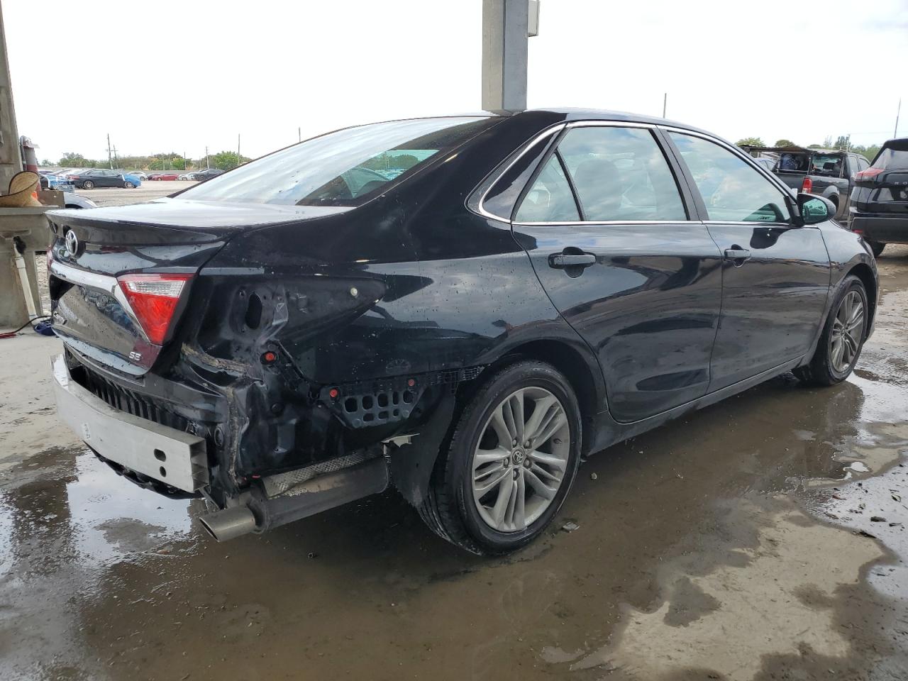 2015 Toyota Camry VIN 4T1BF1FK8FU026302 Copart auction photo, rear end / minor dent/scratches damage thumbnail 3