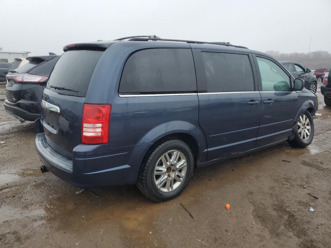 2008 Chrysler Town & Country VIN 2A8HR54P58R142495 Copart auction photo, front end / side damage thumbnail 3