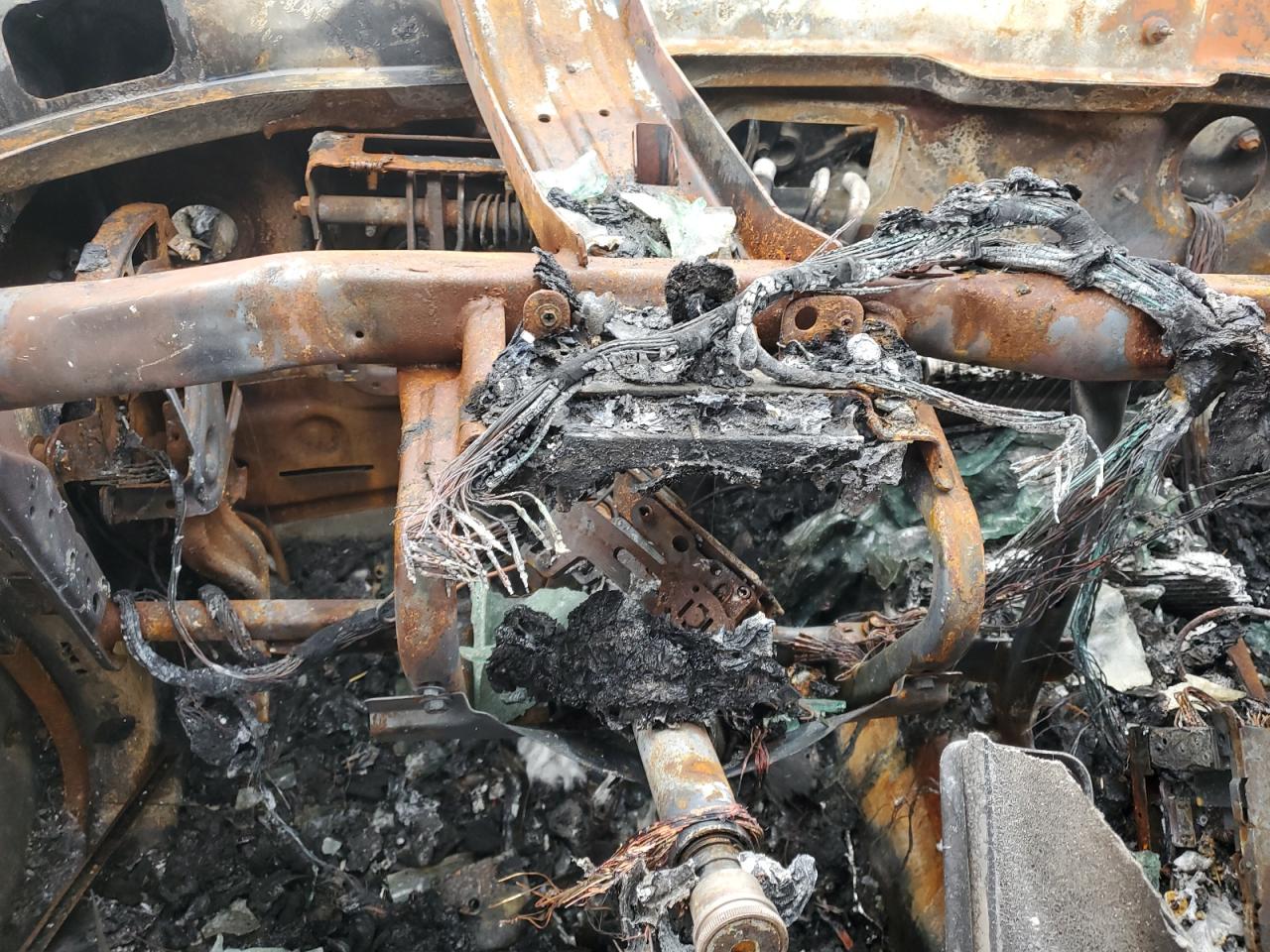 2010 Dodge Charger VIN 2B3CA3CV6AH198195 Copart auction photo, burn damage thumbnail 9