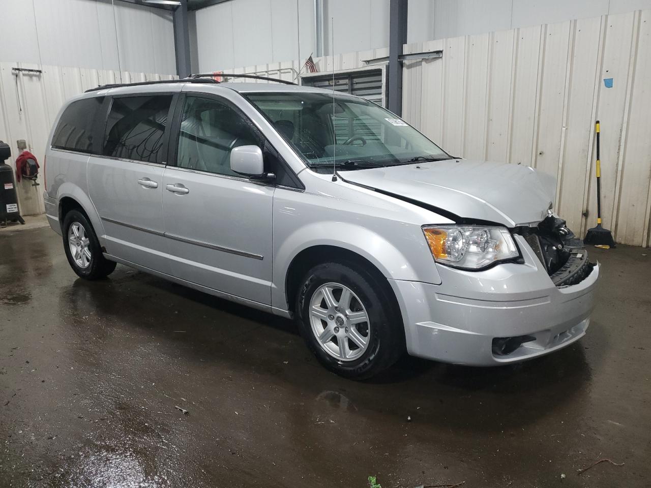 2010 Chrysler Town & Country VIN 2A4RR5D1XAR151989 Copart auction photo, front end / side damage thumbnail 4
