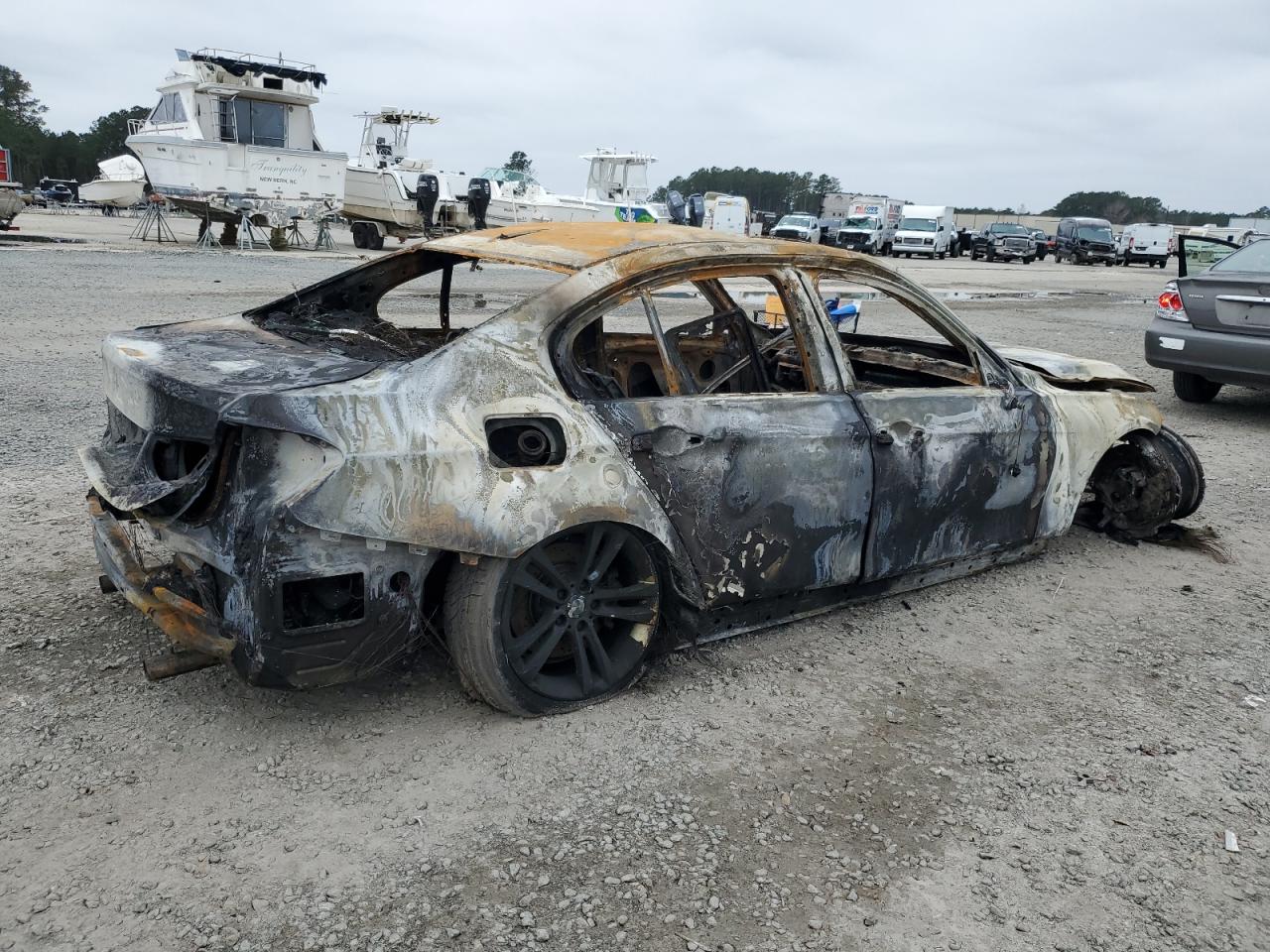 2013 BMW 3er VIN WBA3A9G52DNP37562 Copart auction photo, burn damage thumbnail 3
