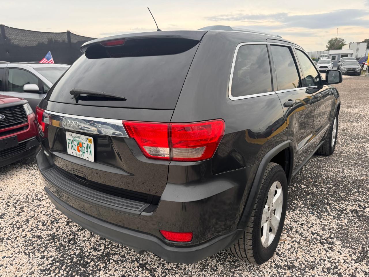 2011 Jeep Grand Cherokee VIN 1J4RS4GG9BC588665 Copart auction photo, minor dent/scratches / normal wear damage thumbnail 4