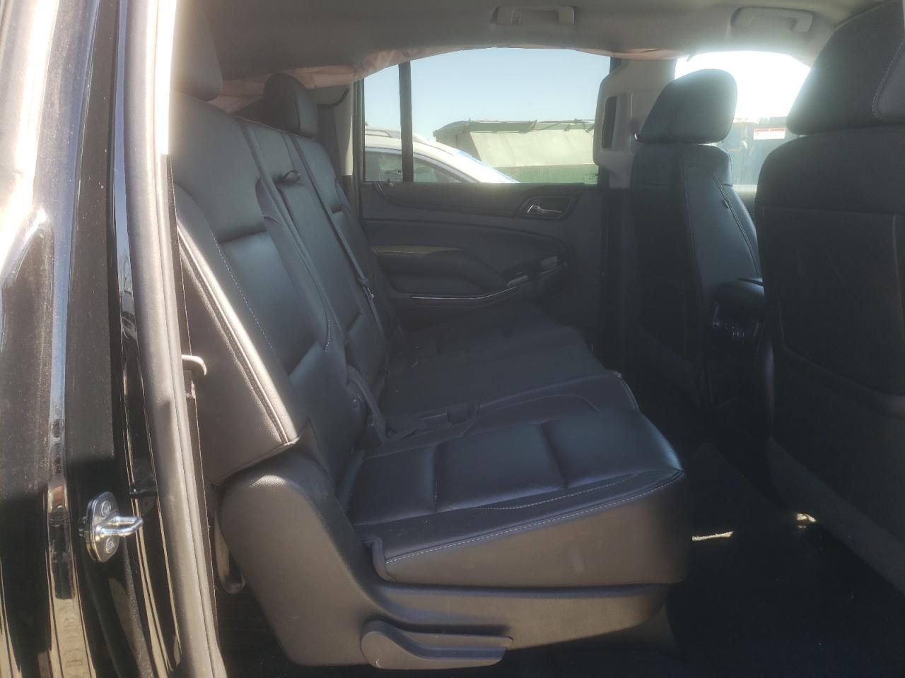 2019 Chevrolet Suburban VIN 1GNSKHKC4KR124299 Copart auction photo, front end / side damage thumbnail 11
