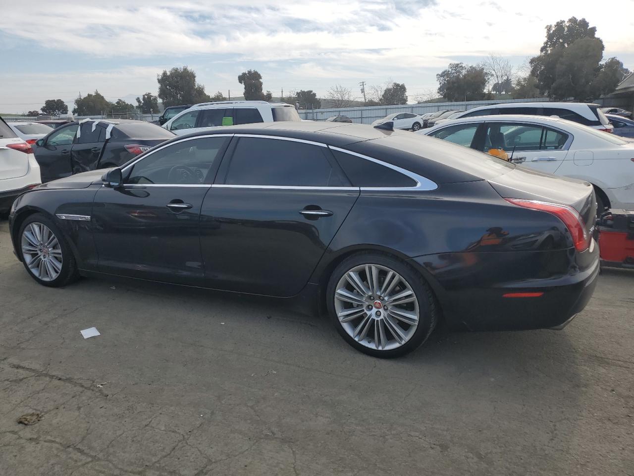 2015 Jaguar XJ VIN SAJWA2GZ4F8V86379 Copart auction photo, front end damage thumbnail 2