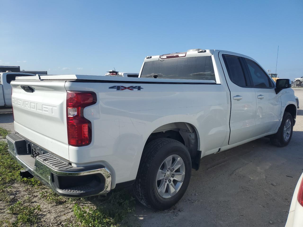 2021 Chevrolet Silverado VIN 1GCRYDED0MZ372216 Copart auction photo, water/flood / normal wear damage thumbnail 3
