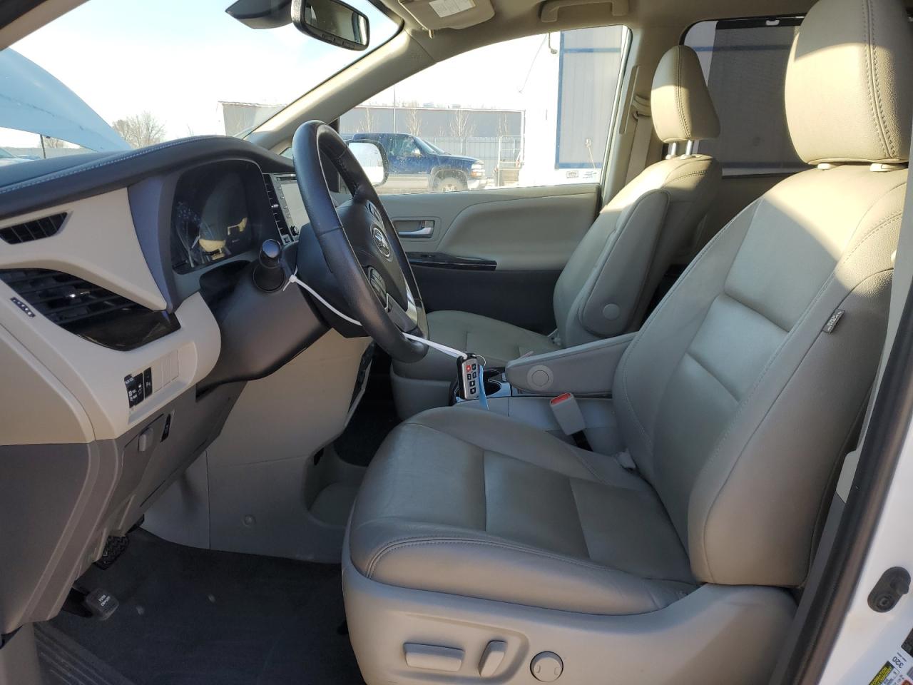 2020 Toyota Sienna VIN 5TDDZ3DC5LS237954 Copart auction photo, undercarriage / front end damage thumbnail 7