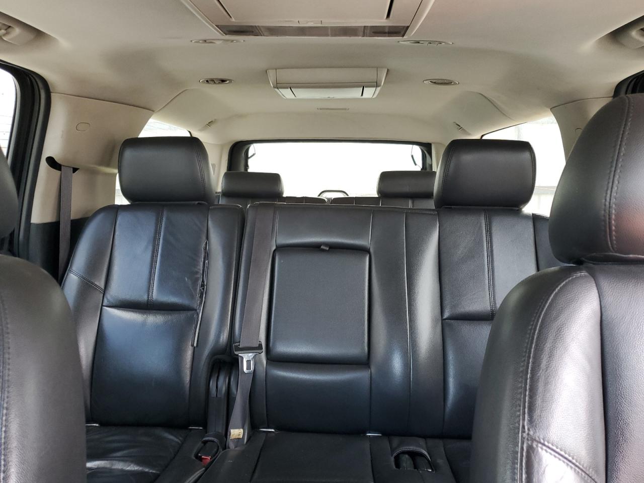 2013 Chevrolet Suburban VIN 1GNSCJE02DR359695 Copart auction photo, minor dent/scratches / mechanical damage thumbnail 10