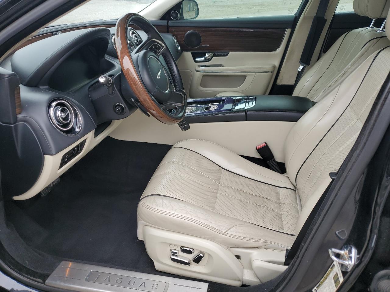 2013 Jaguar XJ VIN SAJWA2GB7DLV40560 Copart auction photo, front end / minor dent/scratches damage thumbnail 7