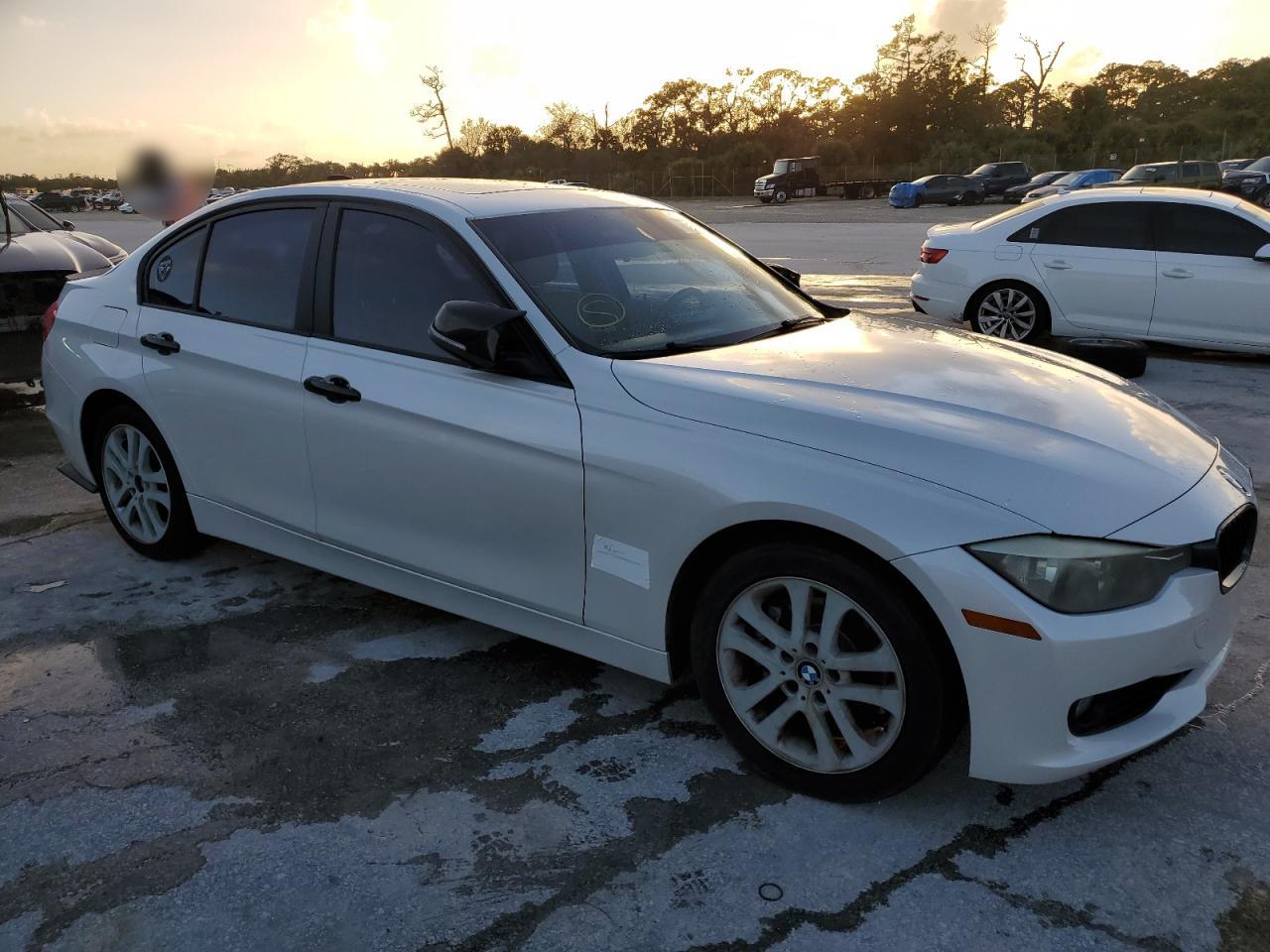 2014 BMW 3er VIN WBA3A5G56ENP33265 Copart auction photo, water/flood damage thumbnail 4