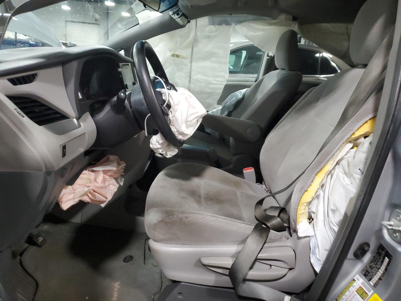 2015 Toyota Sienna VIN 5TDZK3DC7FS671176 Copart auction photo, front end damage thumbnail 7