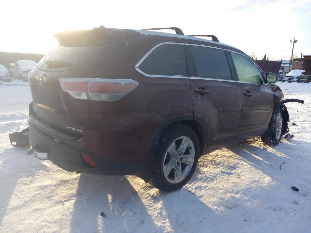 2015 Toyota Highlander VIN 5TDDKRFH8FS170822 Copart auction photo, front end damage thumbnail 3