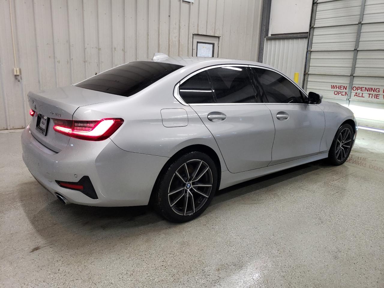 2020 BMW 3er VIN WBA5R7C0XLFH72331 Copart auction photo, front end / minor dent/scratches damage thumbnail 3