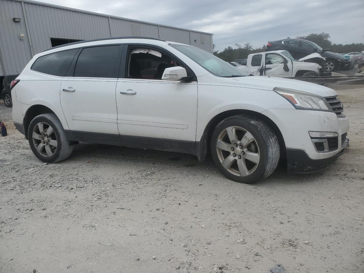 2017 Chevrolet Traverse VIN 1GNKRGKD2HJ279732 Copart auction photo, front end / side damage thumbnail 4