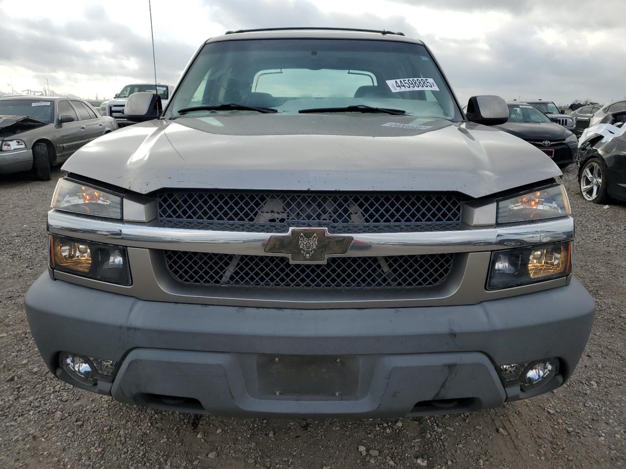 2002 Chevrolet Avalanche VIN 3GNEC13T82G156320 Copart auction photo, front end / side damage thumbnail 5