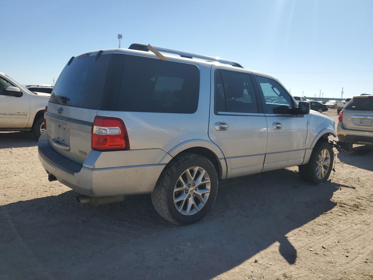 2017 Ford Expedition VIN 1FMJU2AT7HEA12038 Copart auction photo, front end / minor dent/scratches damage thumbnail 3