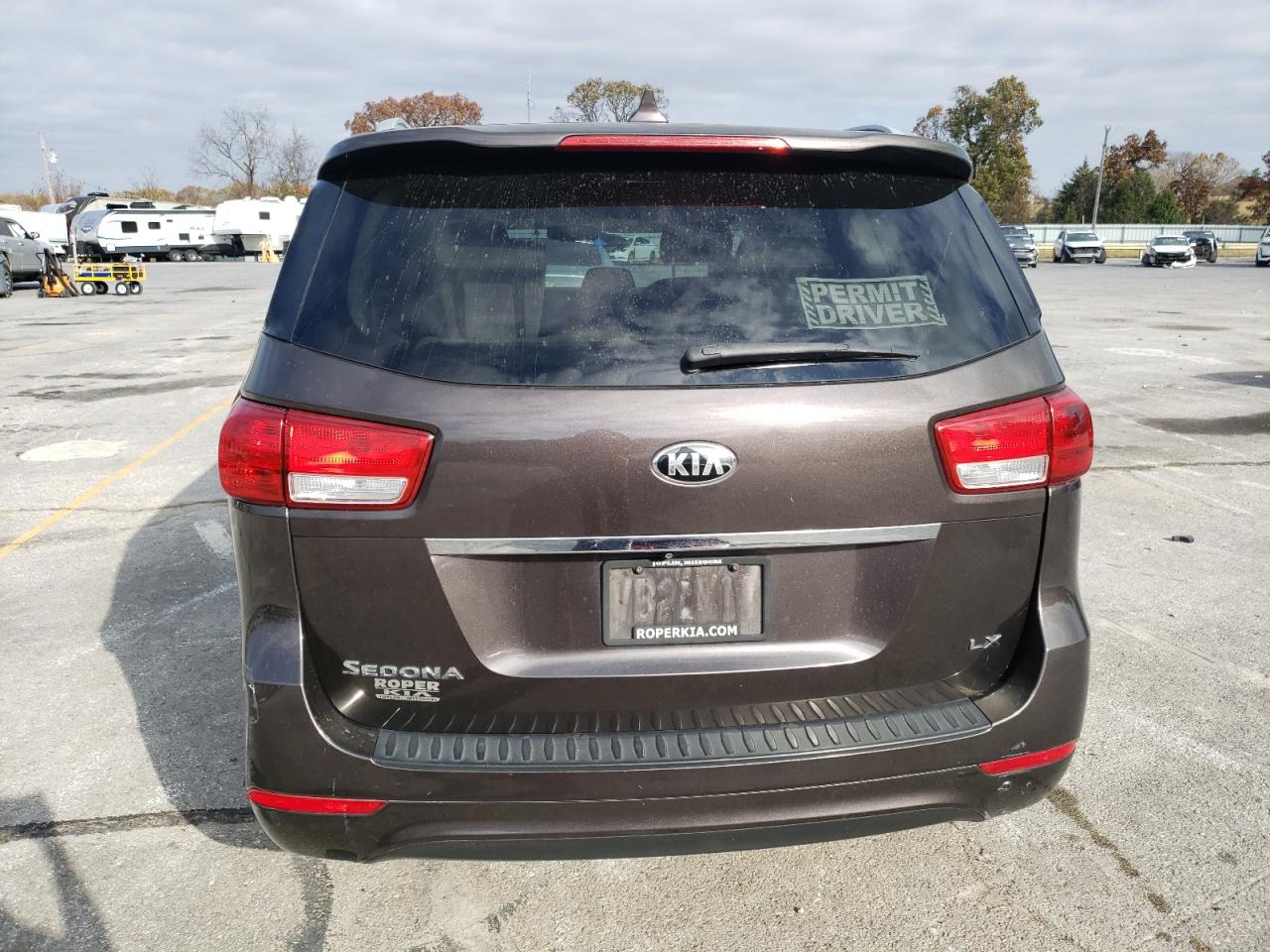 2015 KIA Sedona VIN KNDMB5C19F6066257 Copart auction photo, rear end / minor dent/scratches damage thumbnail 6