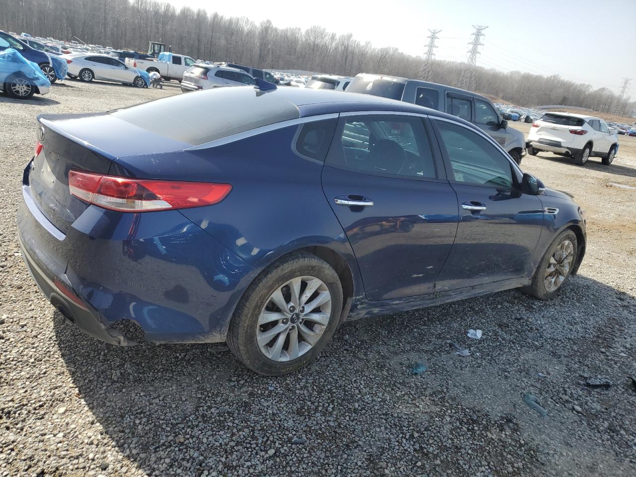 2017 KIA Optima VIN 5XXGT4L33HG130335 Copart auction photo, front end / side damage thumbnail 3