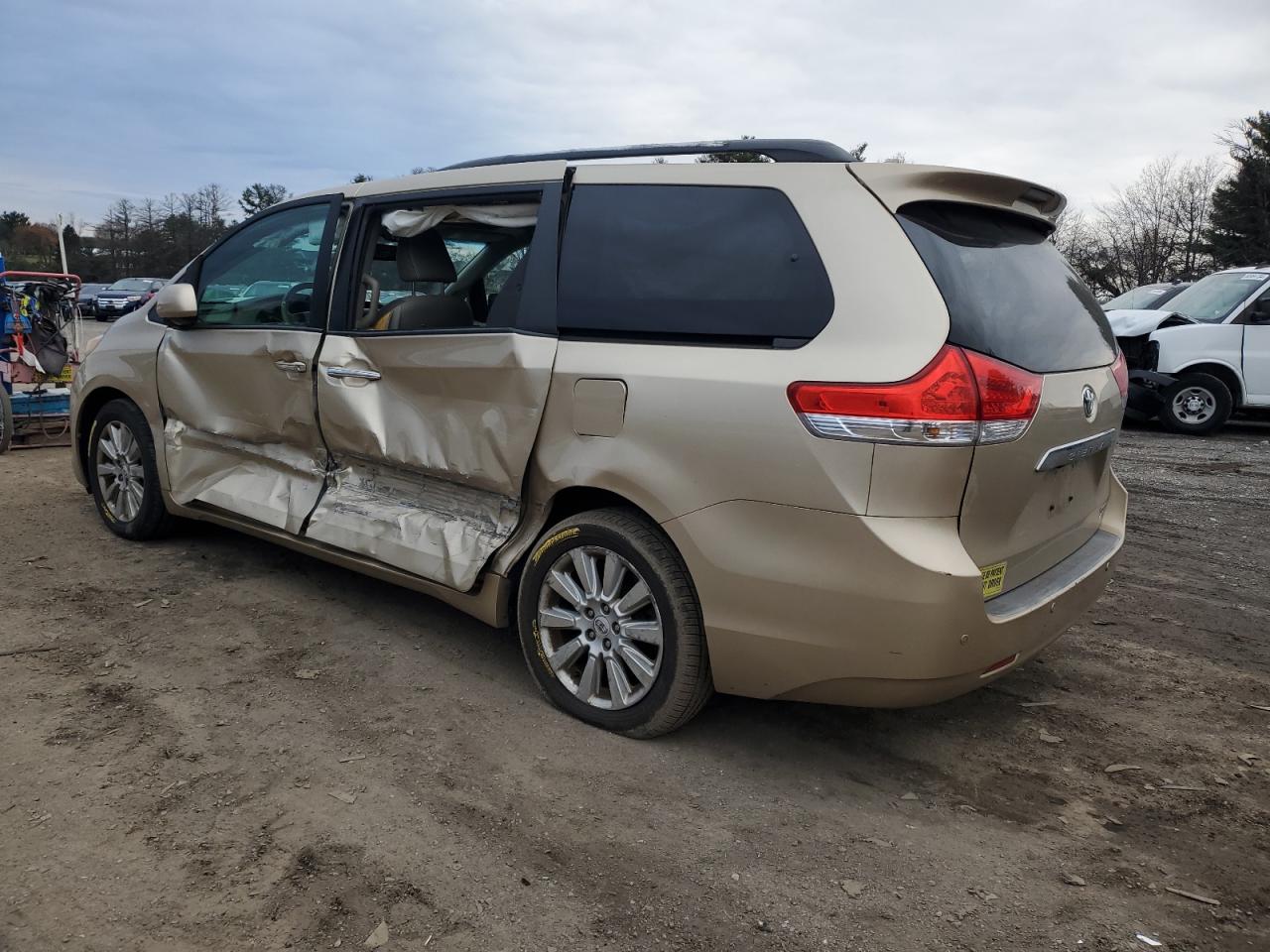 2011 Toyota Sienna VIN 5TDDK3DC2BS005654 Copart auction photo, side / minor dent/scratches damage thumbnail 2