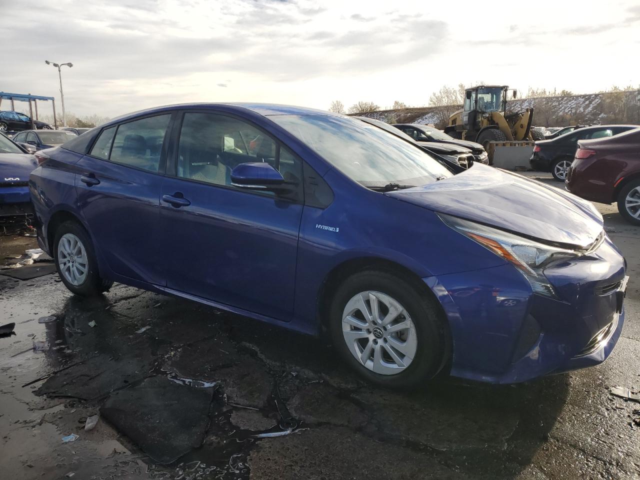 2017 Toyota Prius VIN JTDKBRFU3H3555293 Copart auction photo, side / front end damage thumbnail 4
