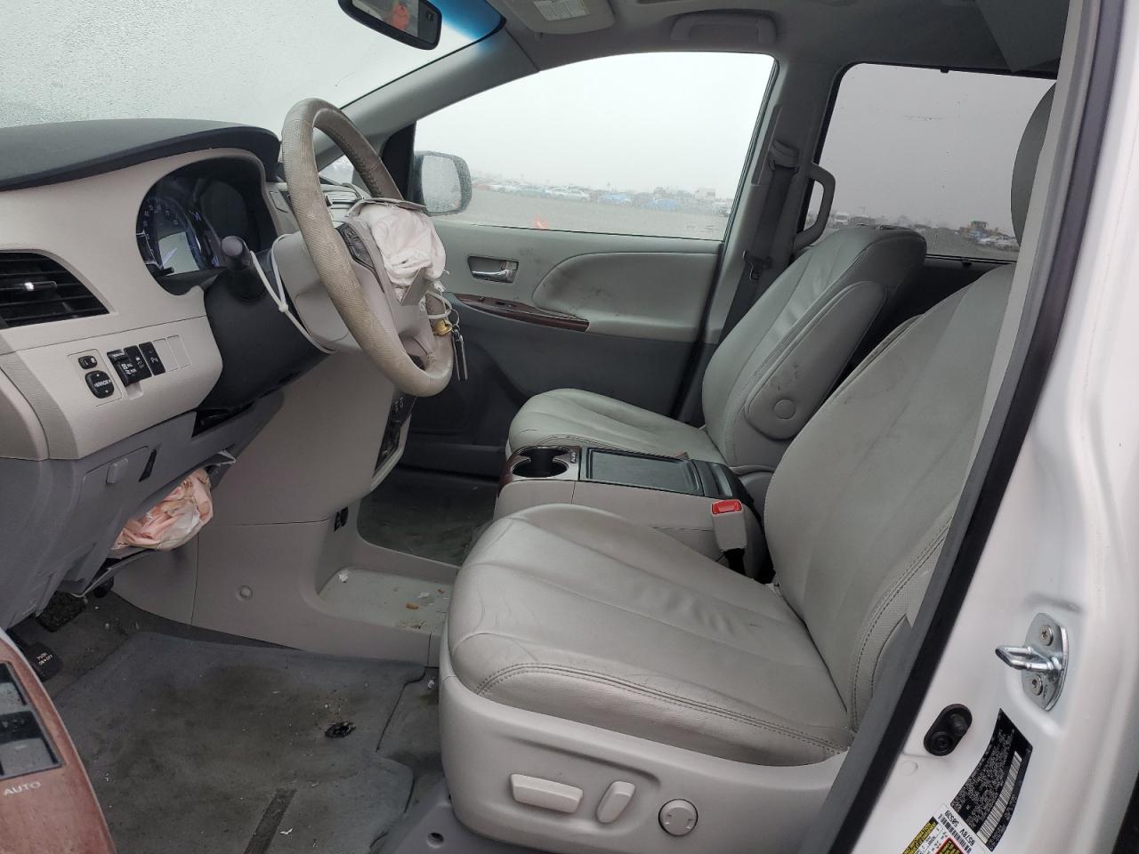 2013 Toyota Sienna VIN 5TDYK3DC6DS403406 Copart auction photo, front end / side damage thumbnail 7
