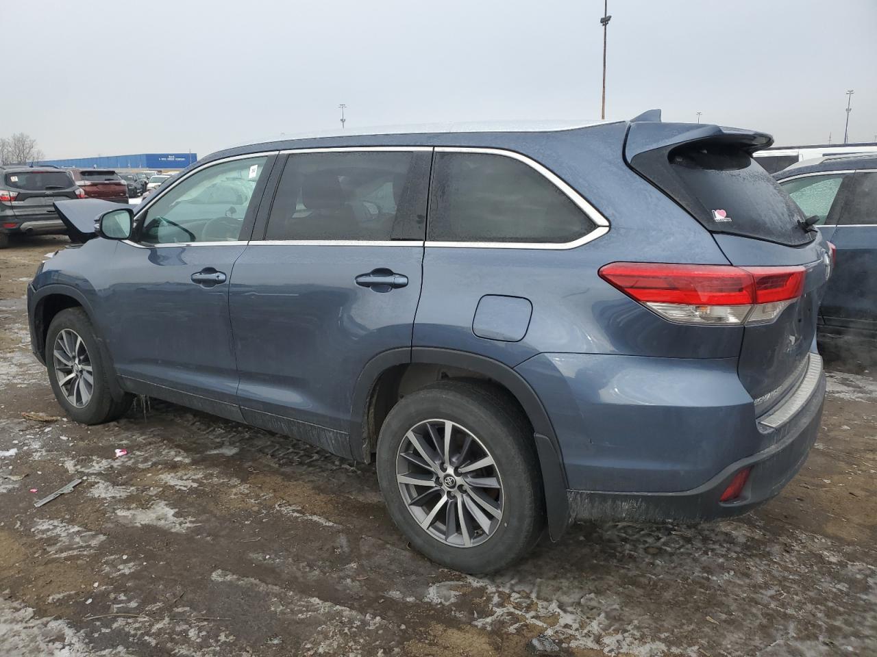 2019 Toyota Highlander VIN 5TDJZRFH7KS993346 Copart auction photo, front end damage thumbnail 2