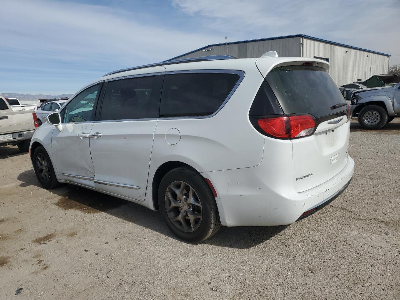 2018 Chrysler Pacifica VIN 2C4RC1GG0JR269114 Copart auction photo, side / mechanical damage thumbnail 2