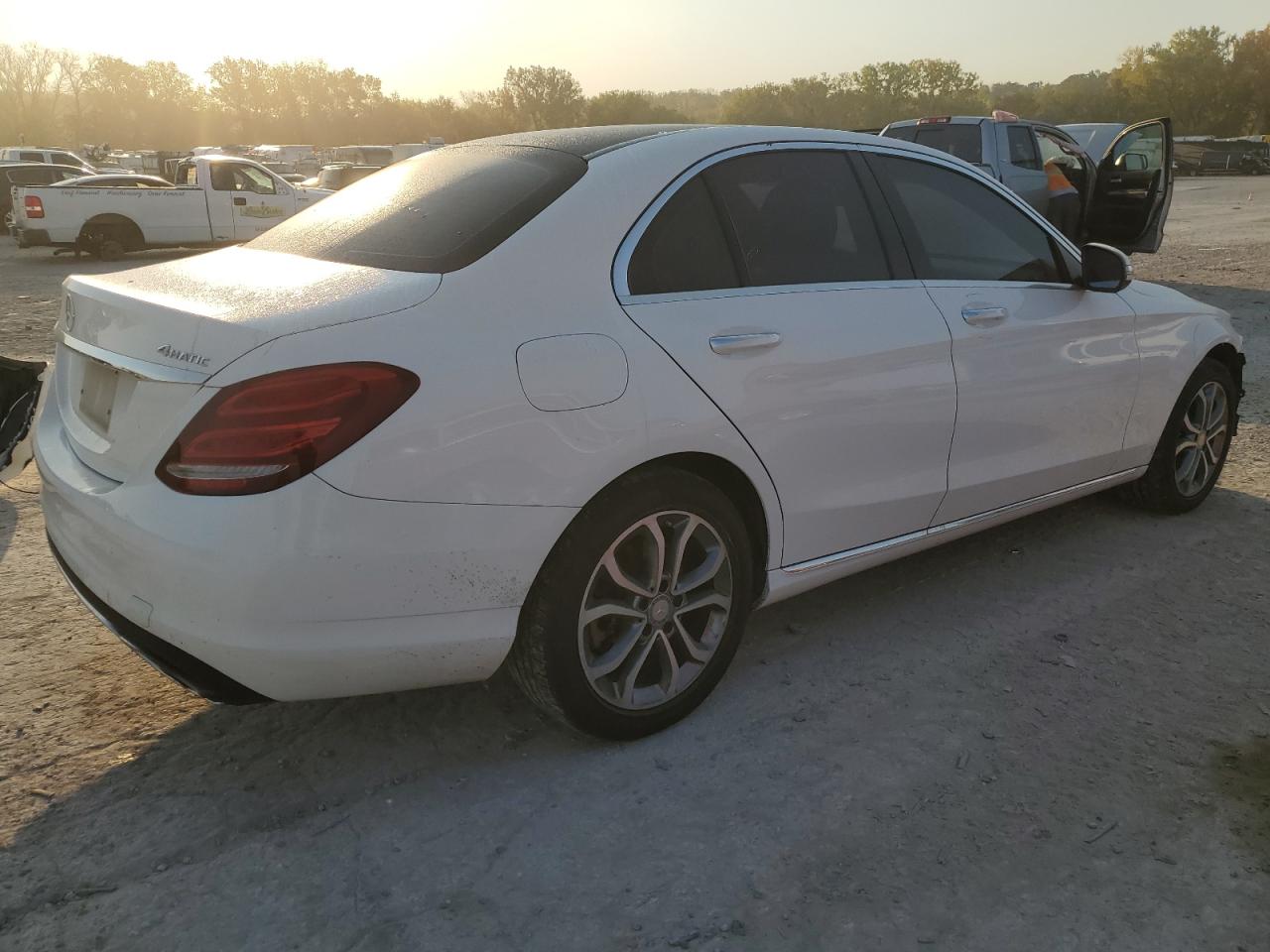 2015 Mercedes-Benz C-klasse VIN 55SWF4KB5FU048245 Copart auction photo, front end damage thumbnail 3
