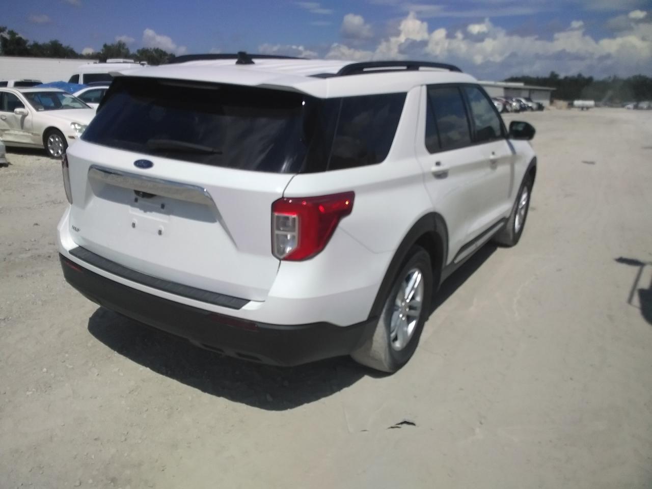 2021 Ford Explorer VIN 1FMSK7DH3MGA56731 Copart auction photo, front end / side damage thumbnail 3