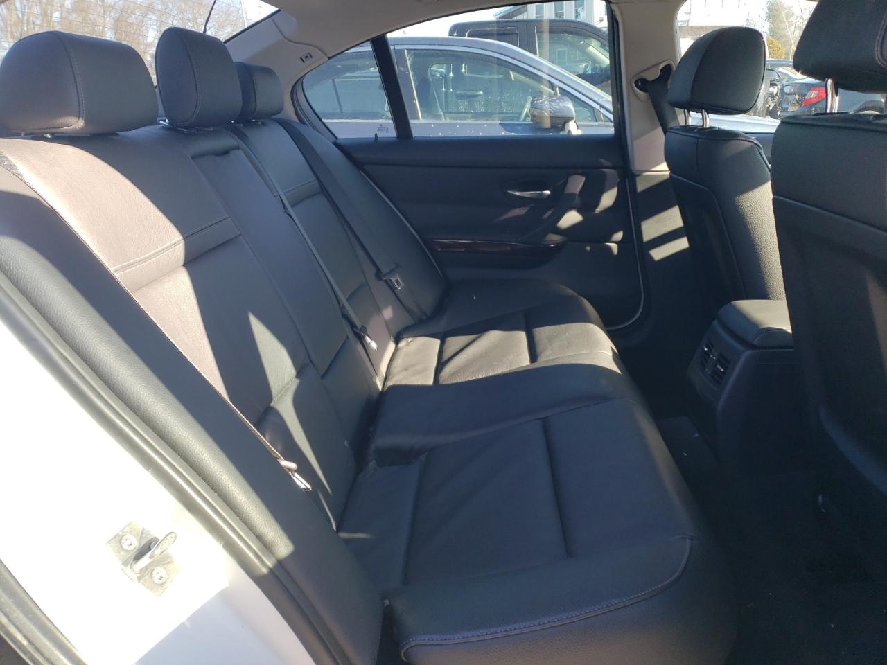 2011 BMW 3er VIN WBAPK5G59BNN32132 Copart auction photo, front end / minor dent/scratches damage thumbnail 10
