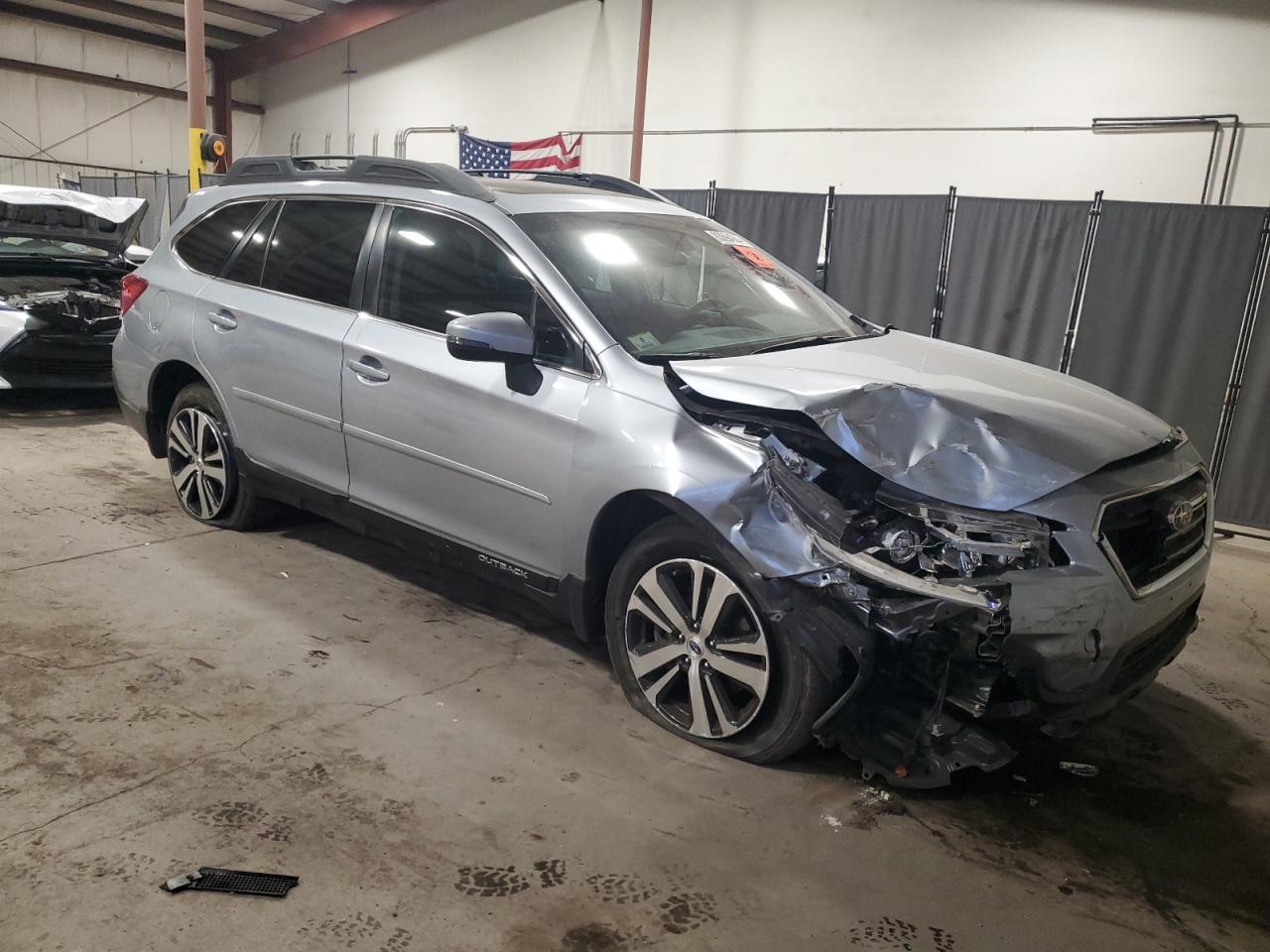 2018 Subaru Outback VIN 4S4BSANC8J3296070 Copart auction photo, front end / side damage thumbnail 4